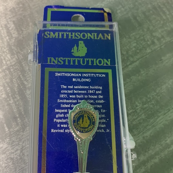 Smithsonian Institution souvenir spoon , new in box , made in the USA - Picture 3 of 5